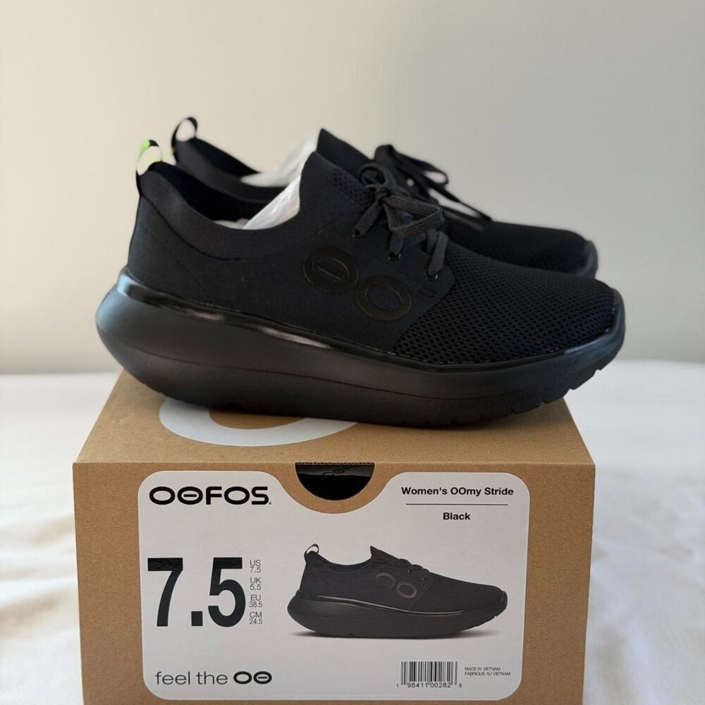 NEW Women's Black Lightweight Slip-On Athletic Sneakers - Picture 2 of 9